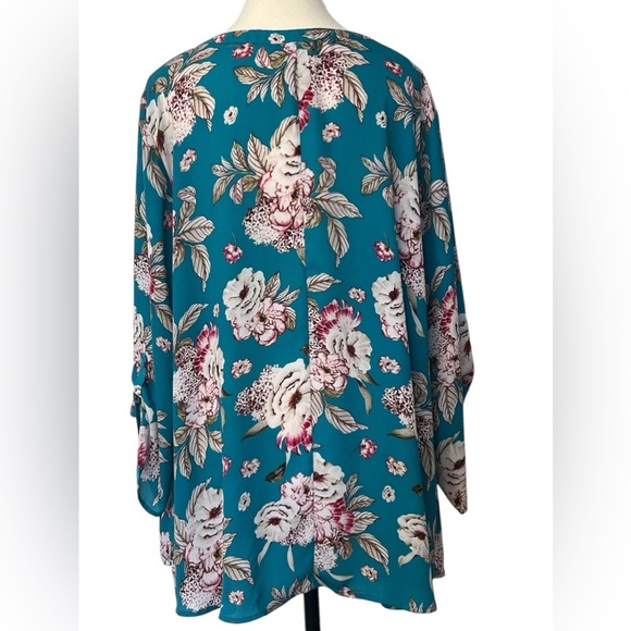 Catherine’s Women’s size 2X Teal floral lightweight blouse. Button up - Picture 4 of 8
